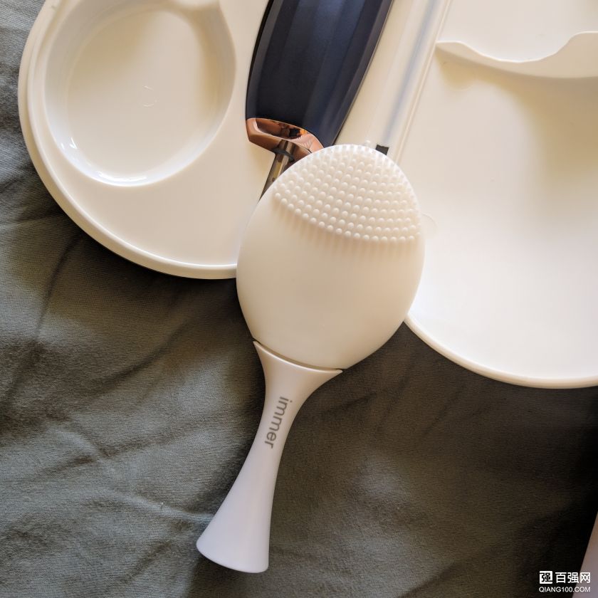 不专业但很用心的人生第一次开箱评测:可做洁面仪的电动牙刷 不专业但很用心的人生第一次开箱评测:可做洁面仪的电动牙刷