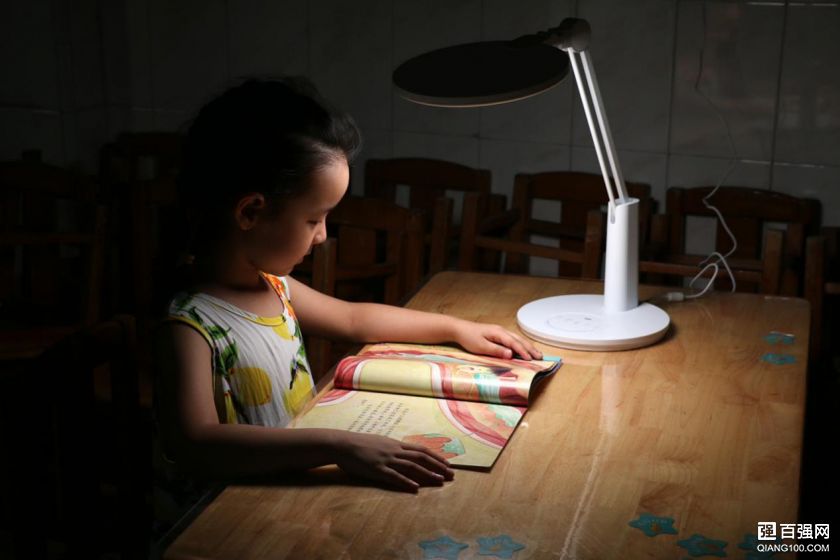 全光谱技术搭配双光源,护眼更健康——孩视宝VL235B护眼台灯体 全光谱技术搭配双光源,护眼更健康——孩视宝VL235B护眼台灯体