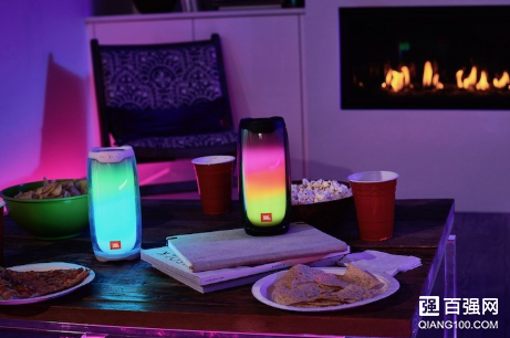 JBL推出Pulse 4便携式蓝牙音箱:360度灯光秀设计 JBL推出Pulse 4便携式蓝牙音箱:360度灯光秀设计
