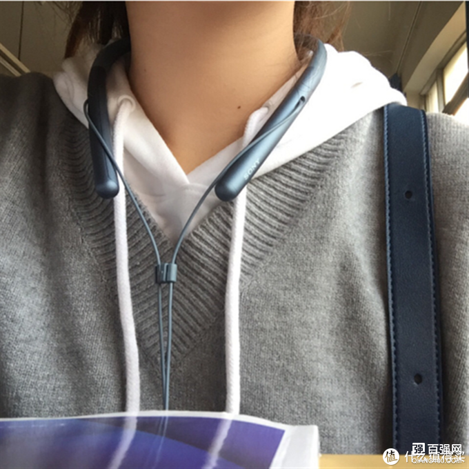 索尼WI-H700蓝牙耳机,一见倾心,佩戴更舒适! 索尼WI-H700蓝牙耳机,一见倾心,佩戴更舒适!