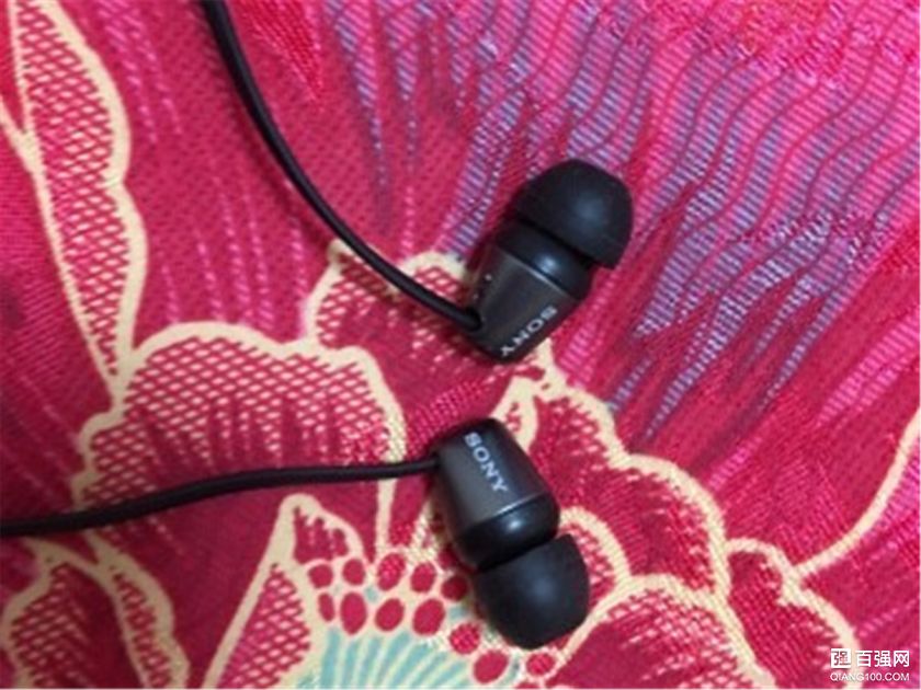 索尼WI-C200蓝牙耳机 不错的入门体验机 索尼WI-C200蓝牙耳机 不错的入门体验机