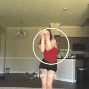 美女演示呼啦圈的正确使用方法-1