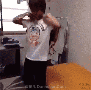 一网友的女朋友说没有骑过马，于是……-1