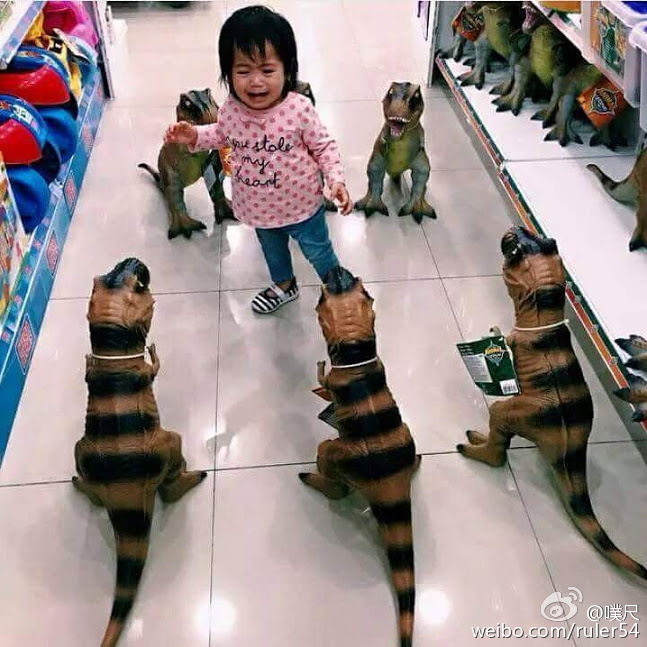这是谁干的，小妹妹吓的不轻~~
