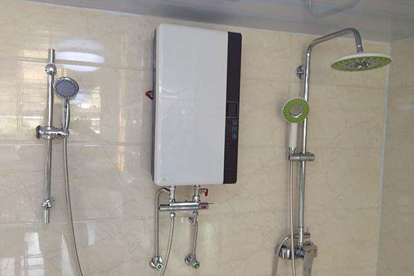 电热水器、燃气热水器、即热式热水器、储水式热水器哪种更好? 电热水器、燃气热水器、即热式热水器、储水式热水器哪种更好?