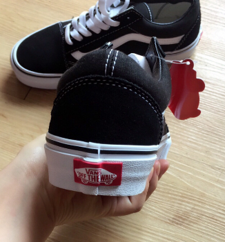 vans经典款低帮帆布鞋多少钱？好搭配衣服吗？