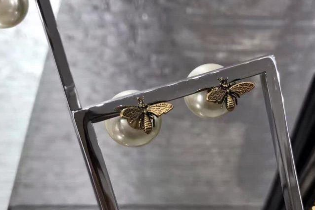 女士耳钉什么牌子的好?值得推荐的迪奥耳钉有哪些? 女士耳钉什么牌子的好?值得推荐的迪奥耳钉有哪些?