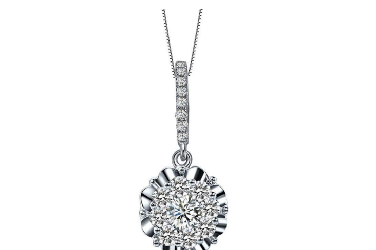 钻石那个品牌好？日本Star Jewelry Crossing钻石项链多少钱 ？-1