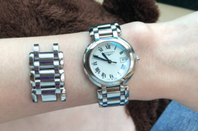 浪琴心月表小蓝气球多少钱？浪琴心月手表小蓝气球怎么样？