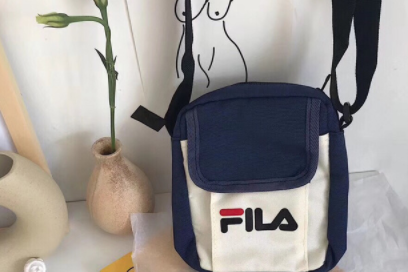 fila2018新款斜挎包？谁能推荐一款？-1