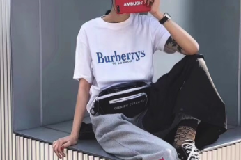 burberry彩虹t恤多少钱？好搭配吗？-1