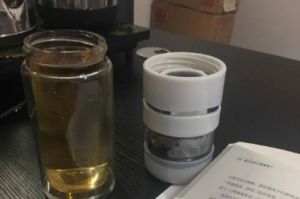 花间道茶水分离保温杯好用吗？材质如何？-1