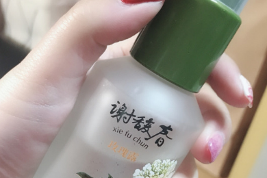 谢馥春掌上名姝系列水乳主打保湿吗？会有油腻感吗？-1