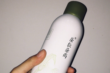 朵拉朵尚薏仁保湿补水喷雾是雾状吗？持久性怎么样？-1