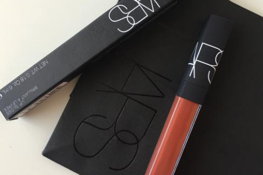 Nars唇釉有适合唇色深的色号吗？介绍一下？