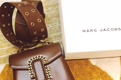 Marc Jacobs St.Marc包容量大吗？怎么搭配好看？-1