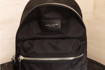 Marc Jacobs双肩包空间大吗？自重轻吗？-1