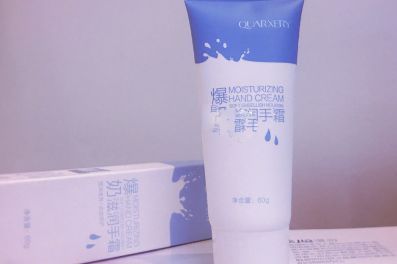 泉兮爆奶护手霜水润吗？可以搓出小奶珠吗？-1