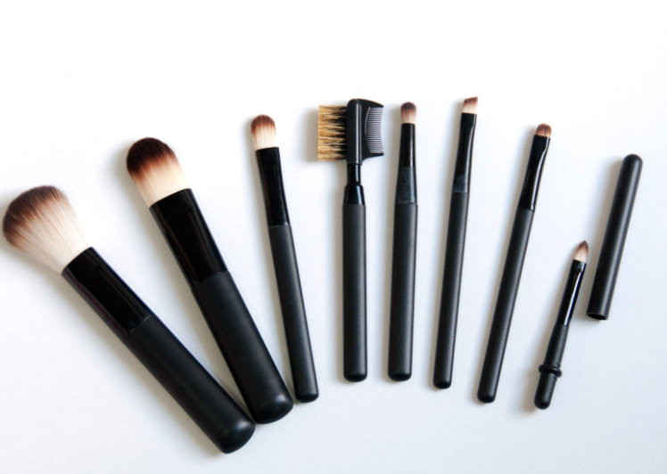 推荐好用的粉底刷？平价也好用的？