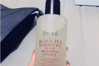 馥蕾诗红茶精华液质地轻薄吗？吸收快吗？-1