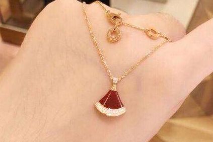 宝格丽项链小扇形配衣服好吗？谁能介绍一下？-1