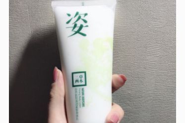 三草两木身体乳水润吗？可以软化角质吗？-1