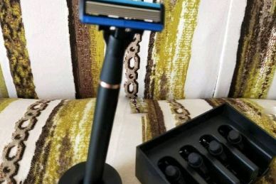 飞利浦的手动剃须刀怎么样？里面有几个刀片？-1