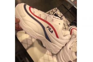 fila鞋比nike都贵？菲乐运动鞋怎么样？-1