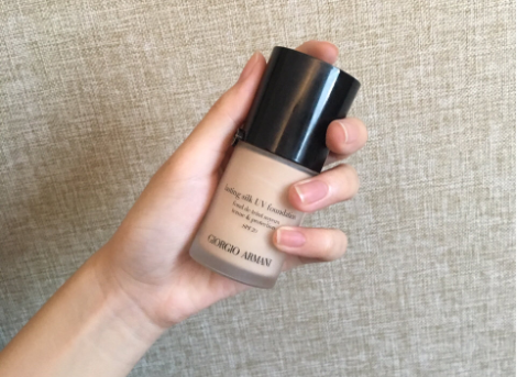 阿玛尼uv粉底液色号？上妆持久度怎么样？