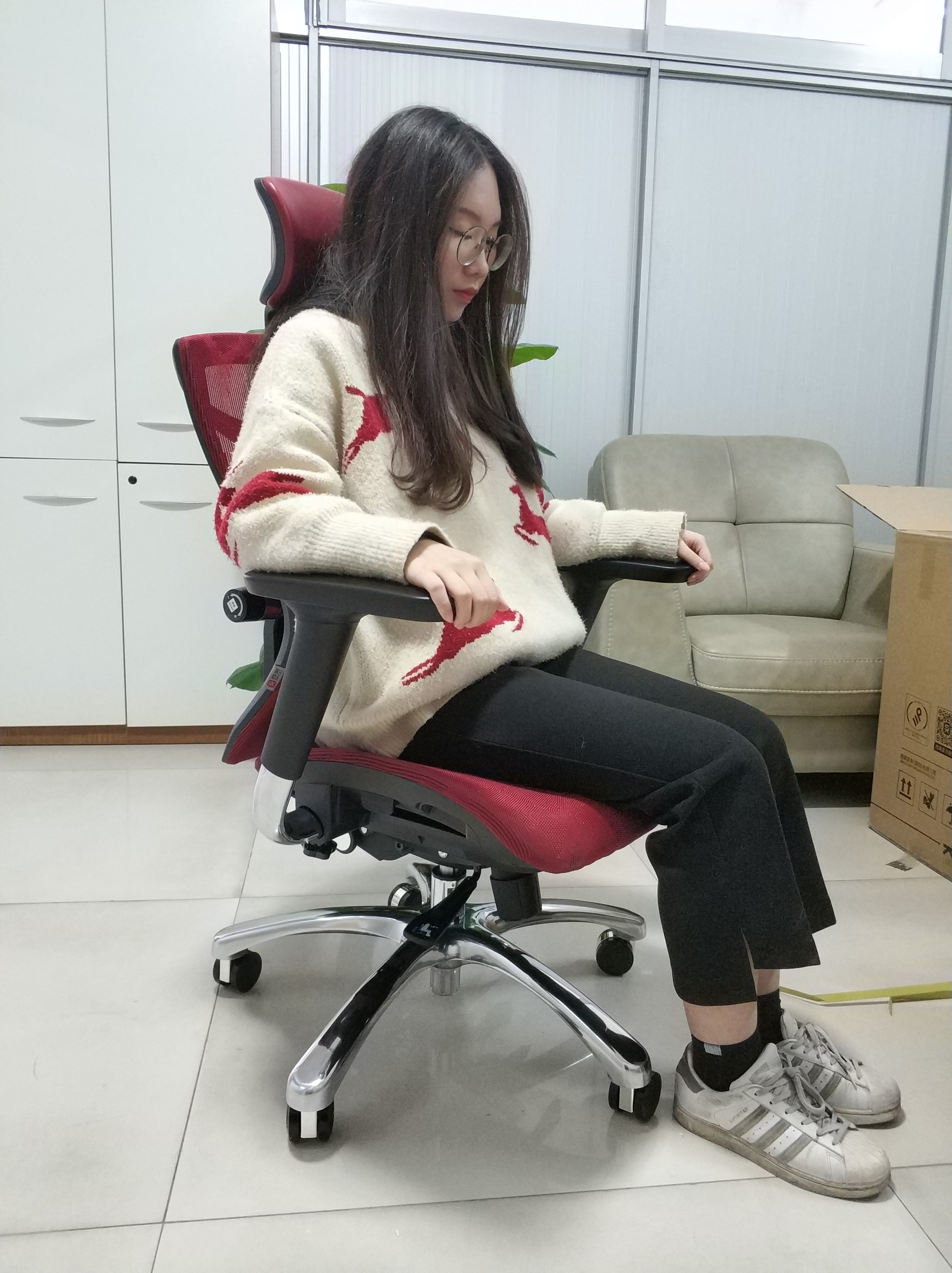 2000元内的椅子是否值得选？西昊人体工学椅V1开箱