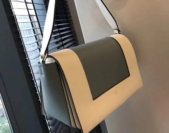 来了老弟,女友情人节礼物买了没 来了老弟,女友情人节礼物买了没