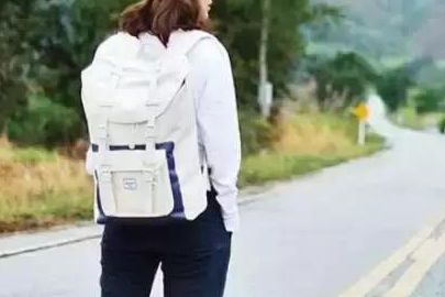 春季出游 你需要一款高颜值的实用双肩包-3