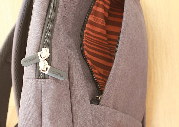 美旅AQ9双肩包简单开箱 美旅AQ9双肩包简单开箱