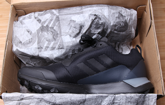 连绵阴雨?你需要一双防水的阿迪达斯户外鞋 连绵阴雨?你需要一双防水的阿迪达斯户外鞋