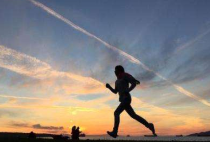 害怕跑步伤膝盖?这些跑步装备和方法你需要知道 害怕跑步伤膝盖?这些跑步装备和方法你需要知道