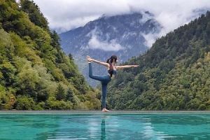 好物分享——什么样的运动服 女生穿着健身又美又吸睛-1
