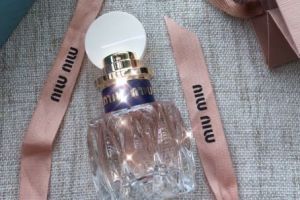 miumiu粉色香水好闻吗？什么类型的味道？-1