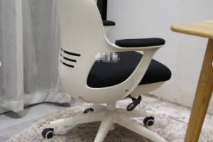 黑白调蛋壳椅造型像蛋壳吗？坐着舒服吗？-1
