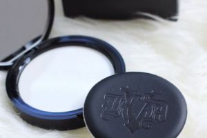 kat von d粉饼好用吗？夏天用可以吗？-1