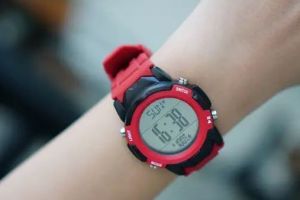 4按键sport电子表说明？谁能介绍一下D1 Sport手表？-1