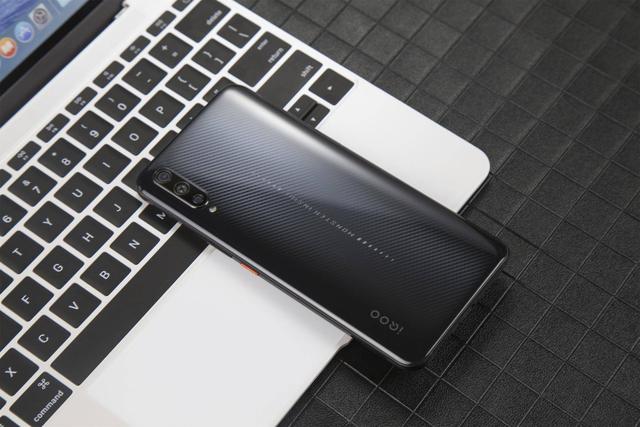 真忍不住,618提前下手!拿下iQOO武士黑,到货上手两字——真香 真忍不住,618提前下手!拿下iQOO武士黑,到货上手两字——真香