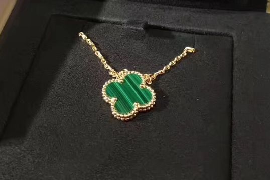 梵克雅宝红色四叶草项链多少钱？值得入吗？-1