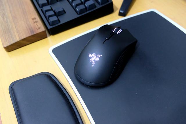 雷蛇曼巴眼镜蛇无线双模版 入手体验 雷蛇曼巴眼镜蛇无线双模版 入手体验