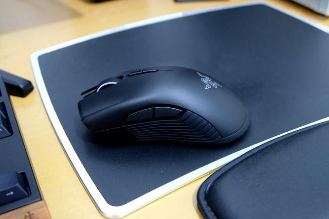 雷蛇曼巴眼镜蛇无线双模版 入手体验 雷蛇曼巴眼镜蛇无线双模版 入手体验