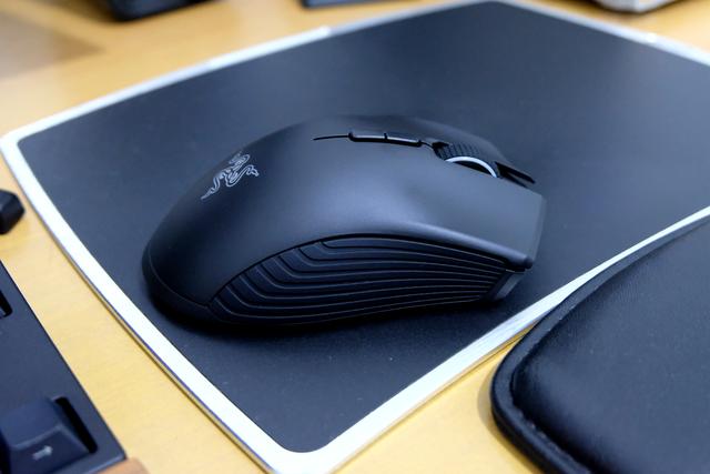 雷蛇曼巴眼镜蛇无线双模版 入手体验 雷蛇曼巴眼镜蛇无线双模版 入手体验