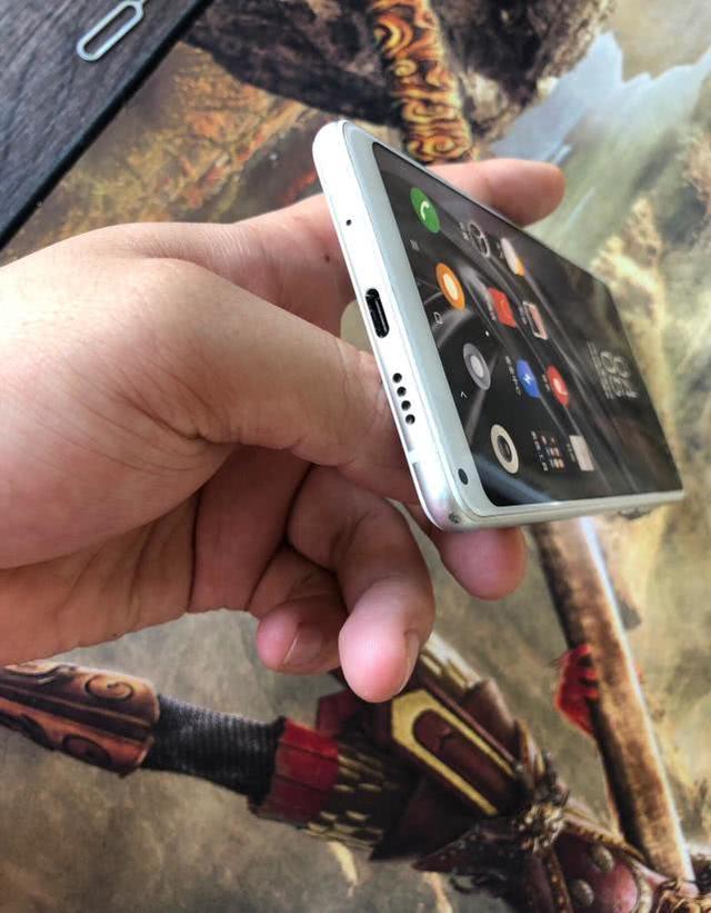 小米跳水王：从3599降至1899，网友：后悔买早了