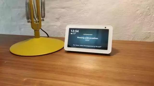 Echo Show 5 对比联想智能时钟 哪款更适合你的卧室