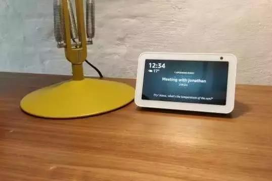 Echo Show 5 对比联想智能时钟 哪款更适合你的卧室-3