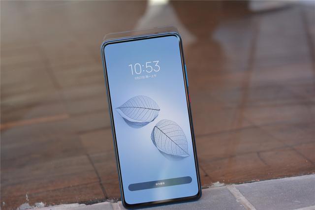 小米家两款手机摆在眼前:女朋友选择了小米9,而我选了它 小米家两款手机摆在眼前:女朋友选择了小米9,而我选了它