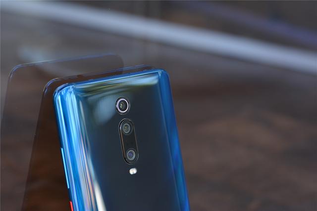 小米家两款手机摆在眼前:女朋友选择了小米9,而我选了它 小米家两款手机摆在眼前:女朋友选择了小米9,而我选了它